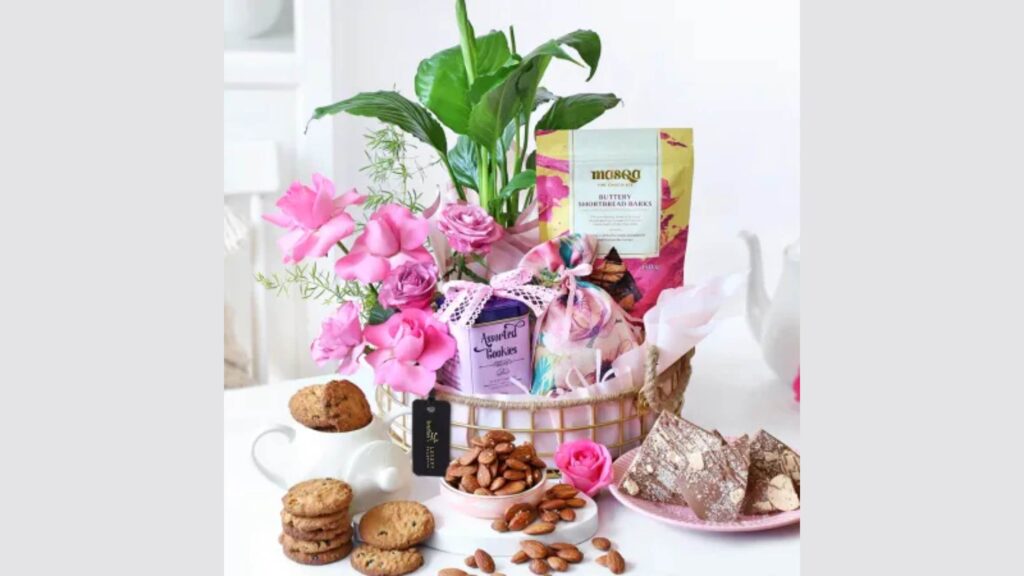 Flower And Cookie Hamper